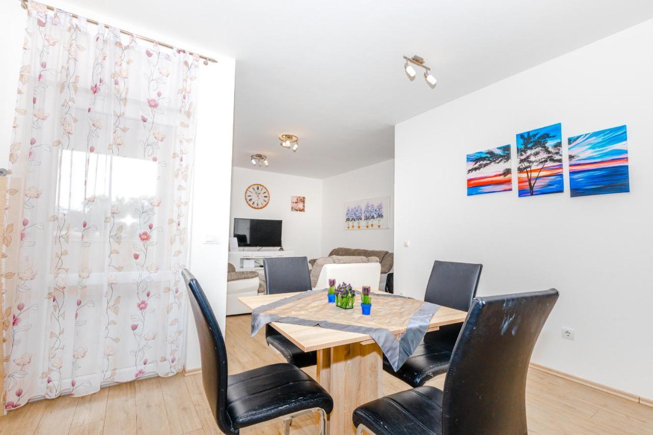 Spacious 2-Bedroom Apartment With Terrace And Parking Cavtat Exterior foto